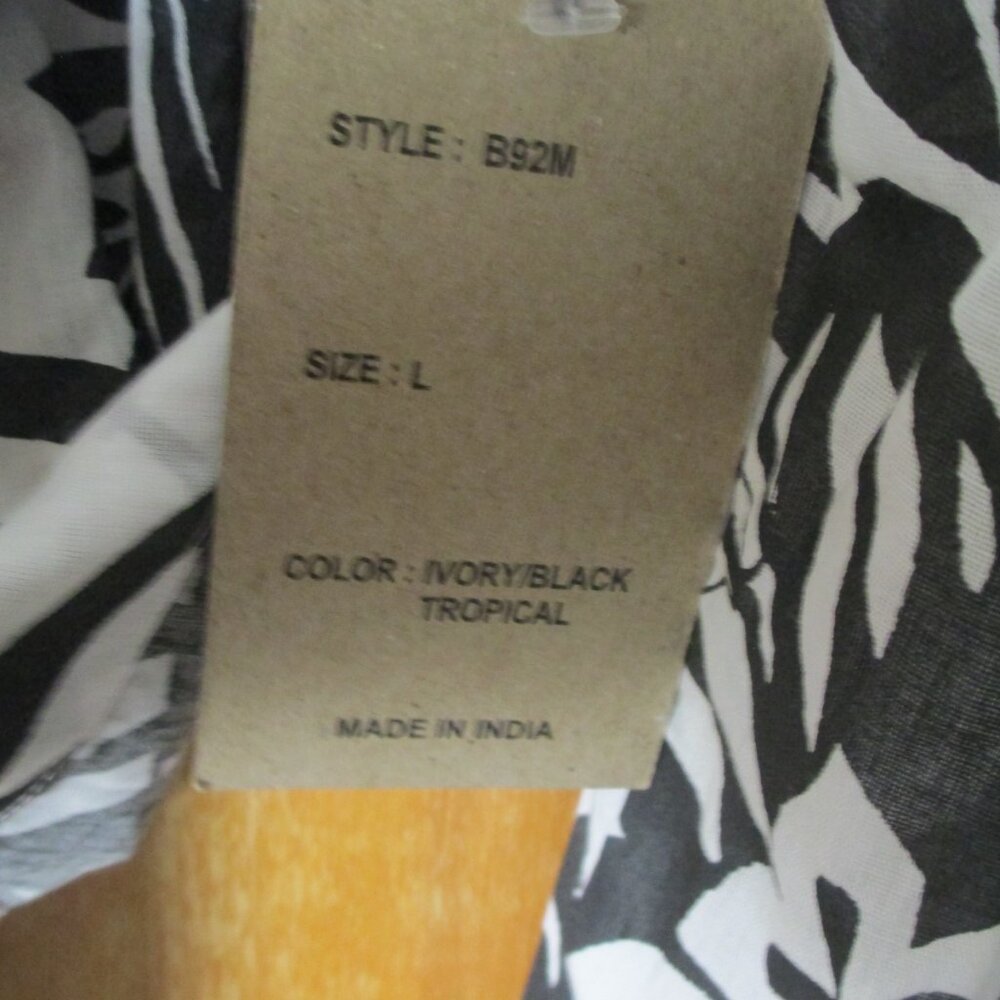 NWT Eden & Olivia Lightweight Floral Top Black White 3/4 Sleeve - Picture 4 of 9